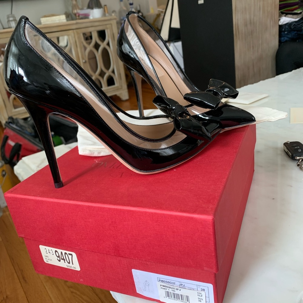 Brand new Valentino pointed heel
